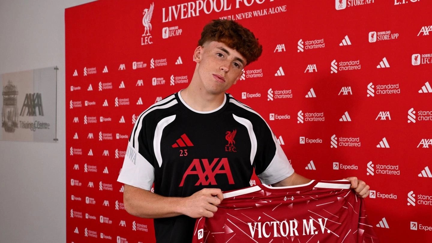 Victor Munoz, signed Liverpool shirt